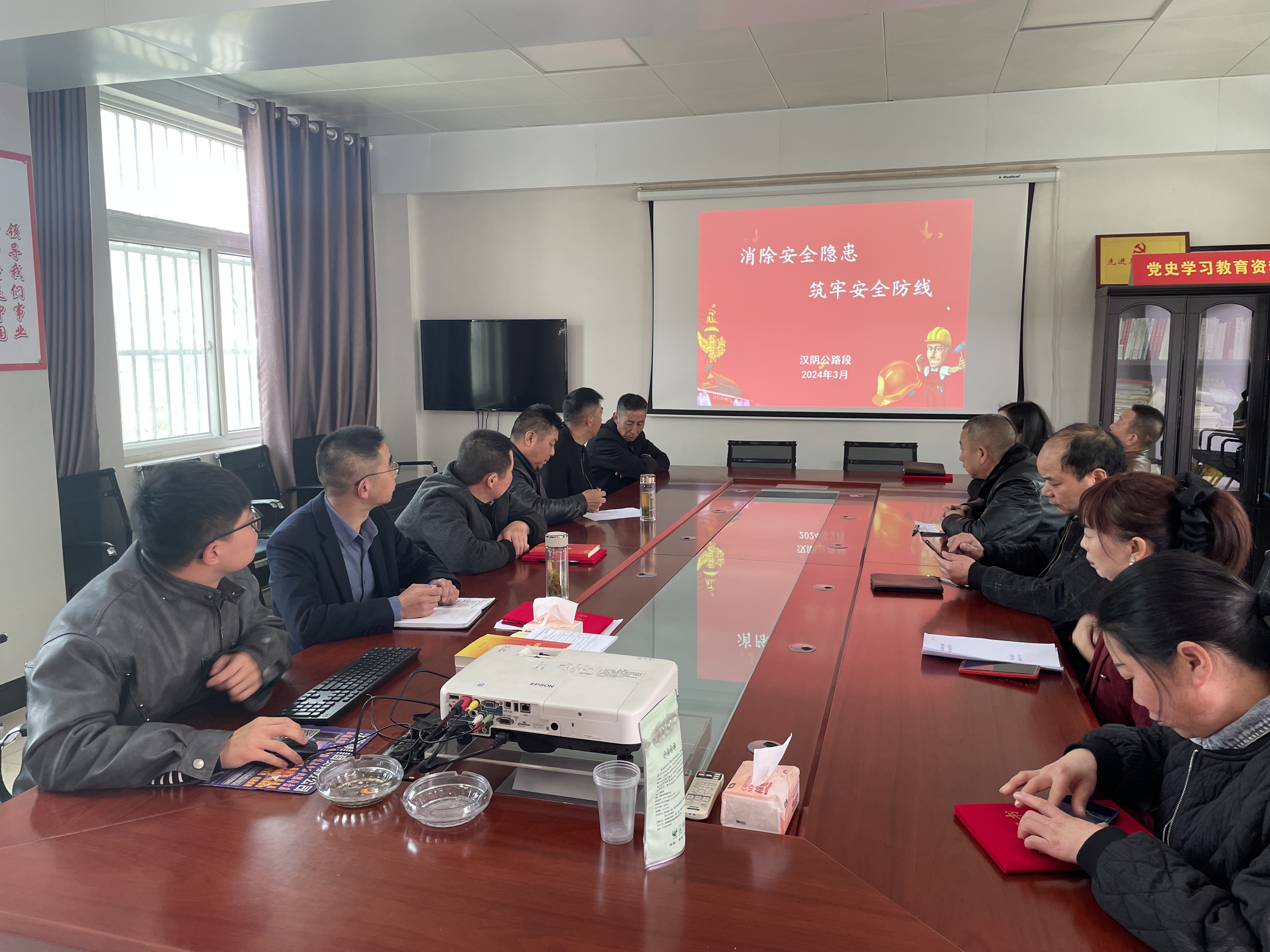 汉阴公路段组织开展公路养护安全知识培训2.jpg