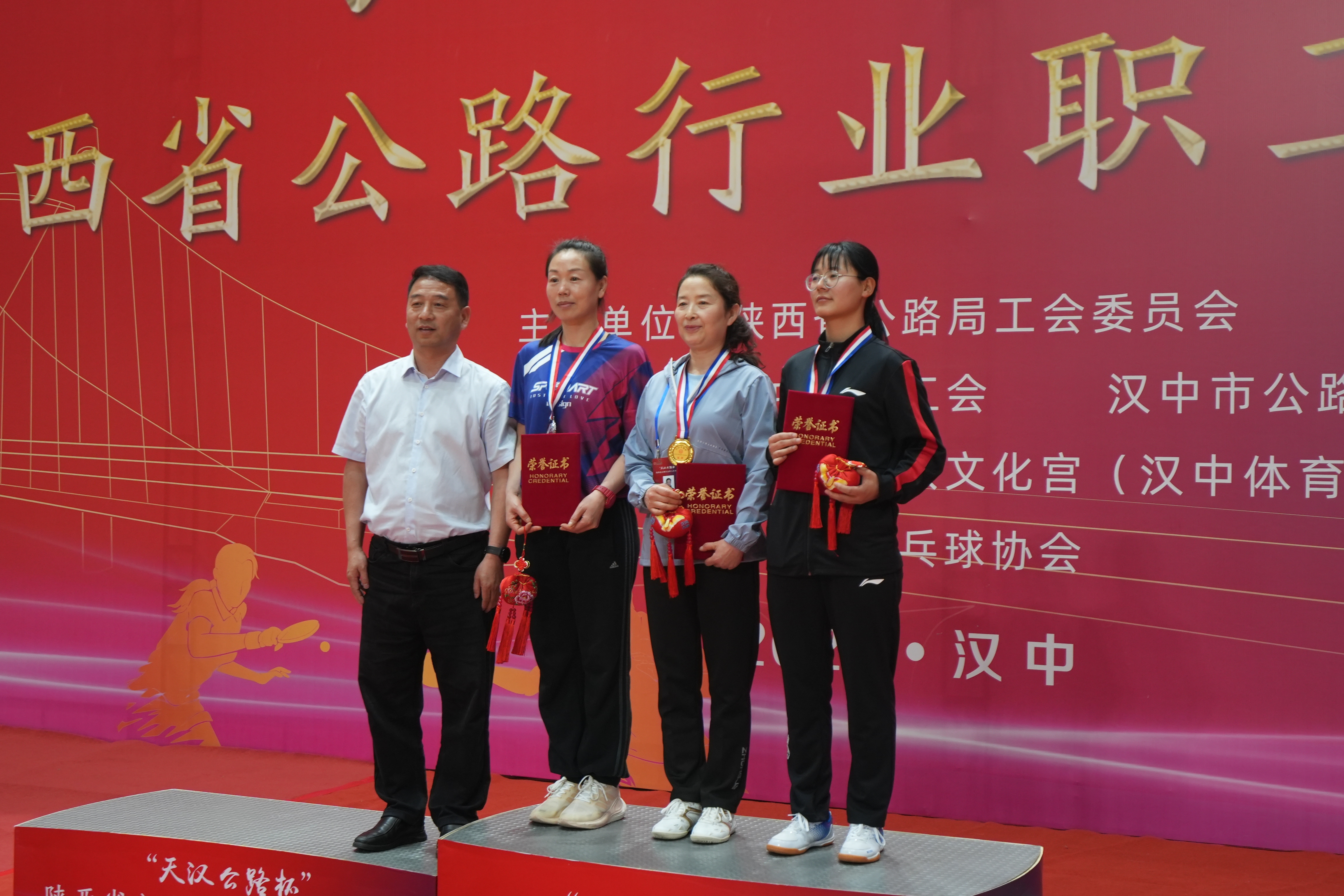 女单前三.jpg