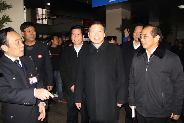 常务副省长娄勤俭视察省西安汽车站春运工作